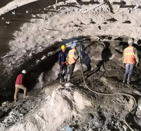 德江隧道拱顶带模注浆料，微膨胀注浆料的特点及施工工艺